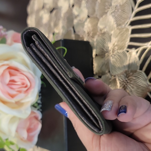 Authentic Prada card wallet - Picture 4 of 8
